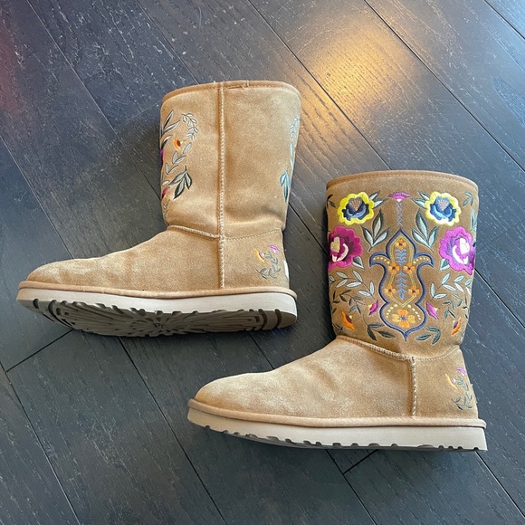 UGG Juliette Classic Tall Boot Womens 9 Chestnut Brown Suede Floral Embroidery - Picture 3 of 11